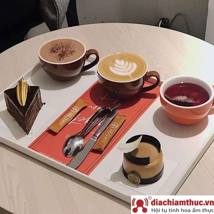 Top 20+ Các Quán Cafe Đẹp Ở Hà Nội Để Chụp Ảnh Lưu ngay Top 30 quán cafe Hà Nội check-in sống ảo cực kỳ xịn xò 180 Artemis – Pastry & Coffee Shop quận Hoàn Kiếm