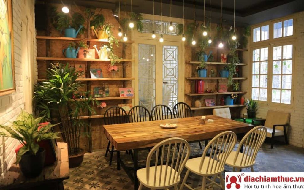 Hoa 10 Giờ – Floral & Book Cafe Hà Nội