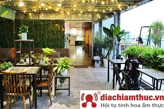 Top 20+ Các Quán Cafe Đẹp Ở Hà Nội Để Chụp Ảnh Lưu ngay Top 30 quán cafe Hà Nội check-in sống ảo cực kỳ xịn xò 206 Trill Rooftop Cafe – Hei Tower Hà Nội
