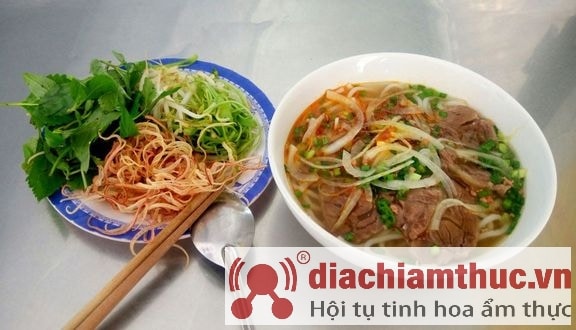 Bún bò vỉa hè Trần Bình Trọng Nha Trang