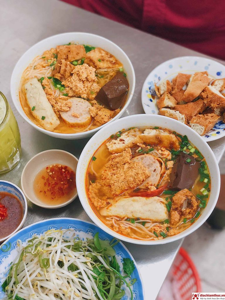 Bún riêu Yến Sài Gòn