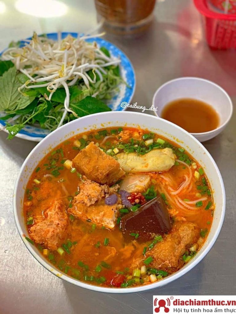 Bún riêu Yến Trường Sa Sài Gòn