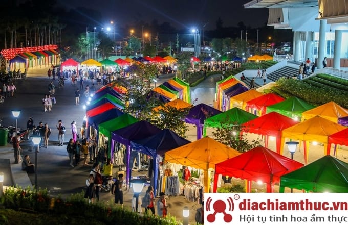 Chợ đêm làng đại học