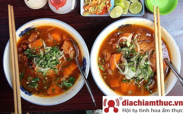 Quán ăn Thuận Phong – Hủ tiếu & Bánh mì bò kho