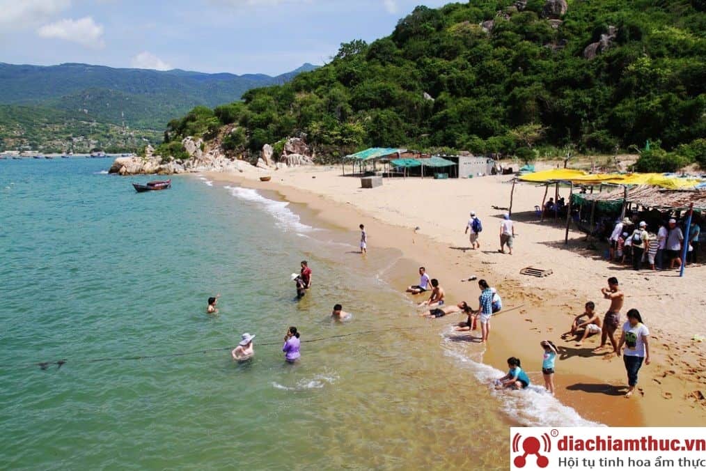 Bãi biển Ninh Chữ