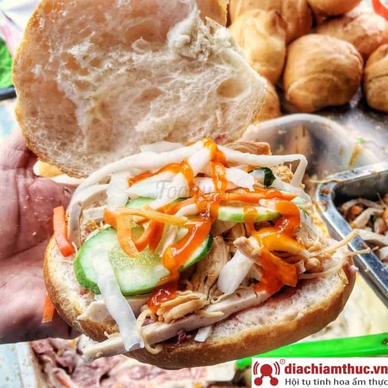 Bánh Mì Cóc – Bánh Mì Gà Xé – Cô Bích