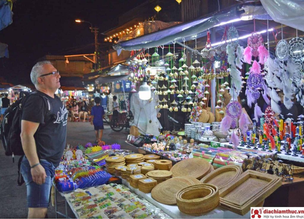 Chợ đêm Lý Sơn