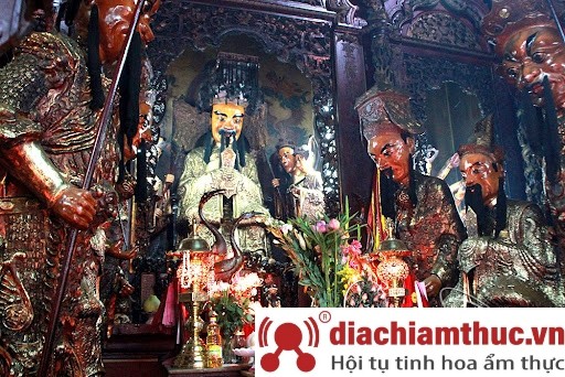 Kë adhuron Ngoc Hoang Pagoda?