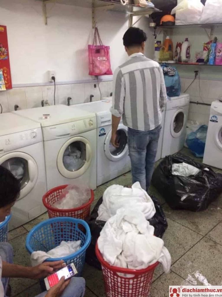 Tiệm Giặt Ủi Xuyên Việt