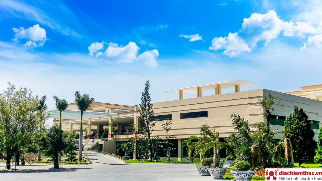 Có gì tại Diamond Bay Golf & Villas