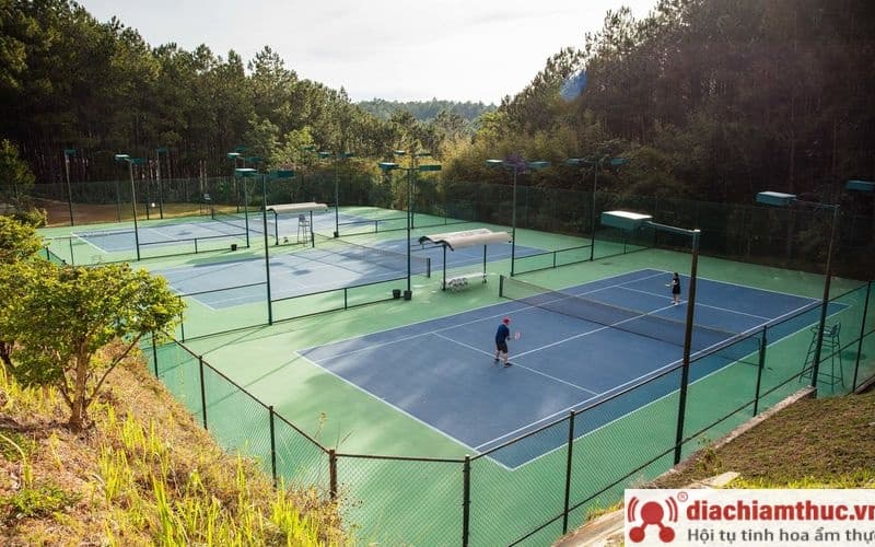 Phòng tập Gym & sân Tennis