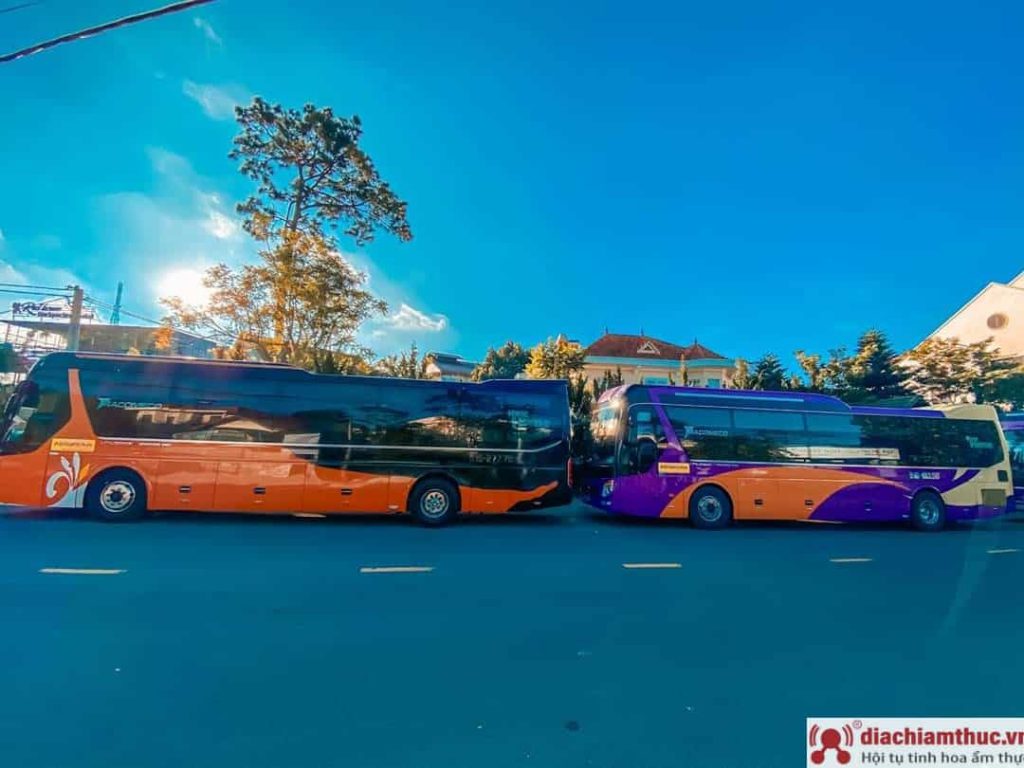 Rruga e autobusit nga stacioni i autobusëve Dalat në provincat jugore