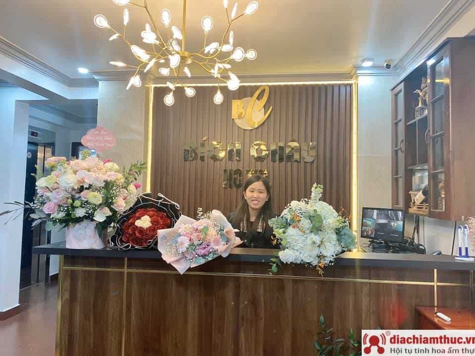 cách phục vụ chu đáo của nhân viên Bich Chau Hotel