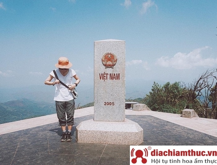 Check in cột mốc Việt Nam – Lào – Campuchia