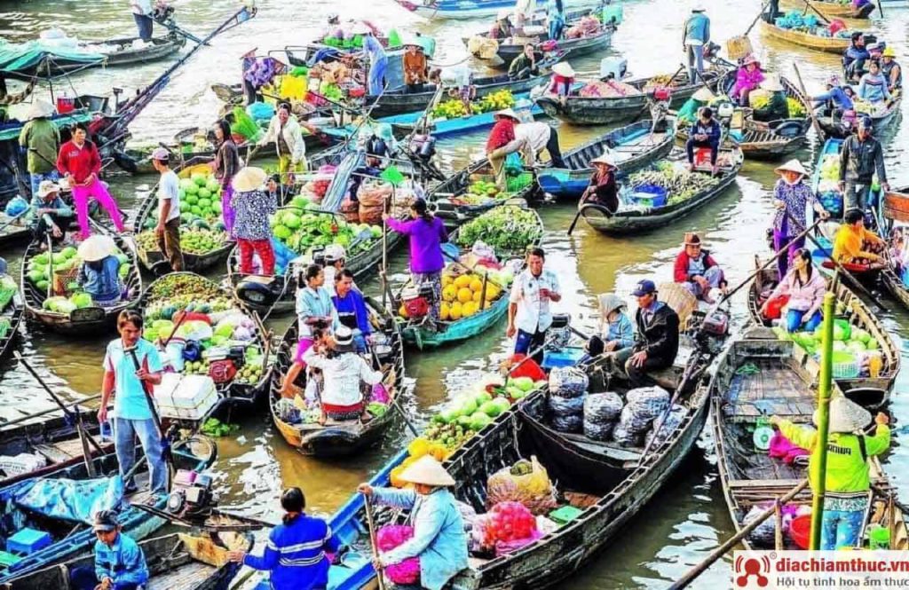 Chợ nổi Long Xuyên – trải nghiệm văn hóa sông nước
