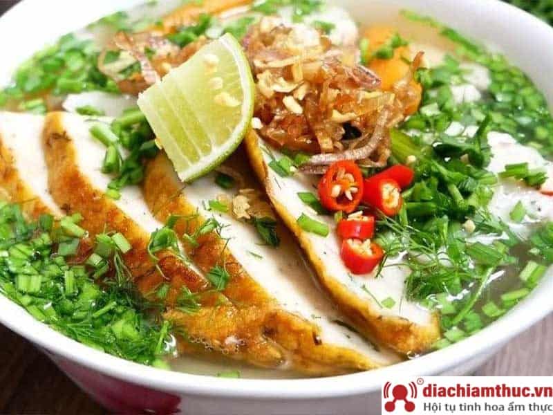 Bánh canh chả cá Cô Xí – Món ngon Bình Thuận