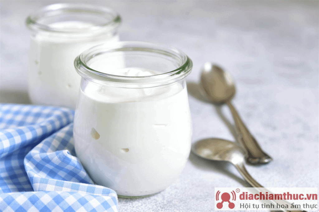 Receta për të bërë kos të shijshëm nga qumështi i freskët