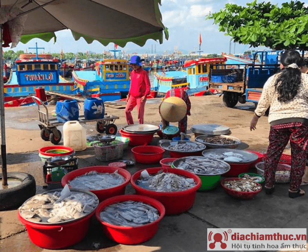 Chợ hải sản Bến Đình