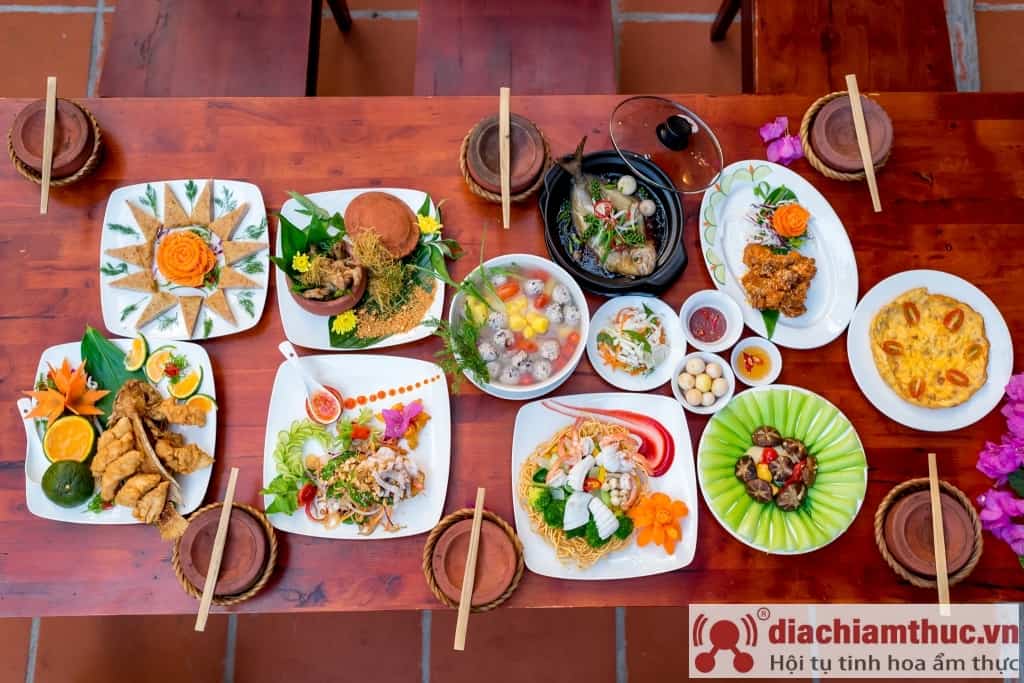 Cơm Niêu Việt Xưa – Ngon nổi tiếng không gian rộng đẹp