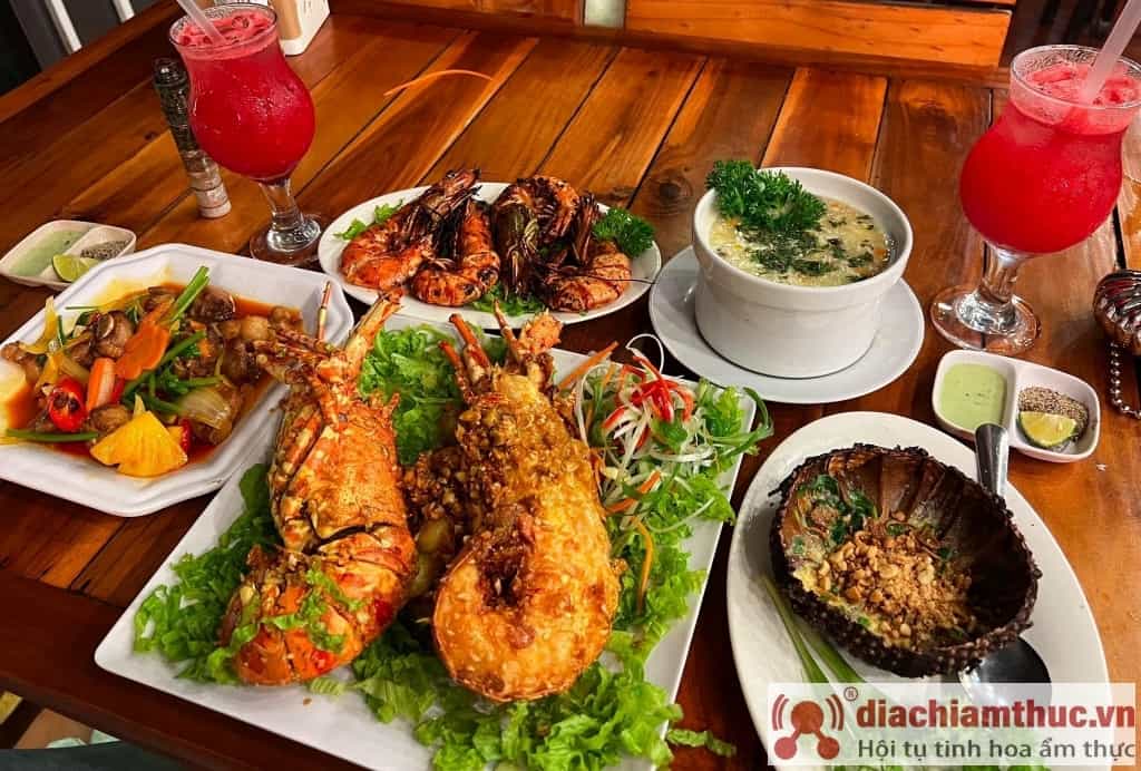 Ushqim i shijshëm Restorant Phuong Hoang