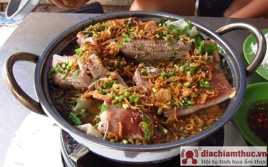 Ngoc Lan restorant me tenxhere të nxehtë peshku