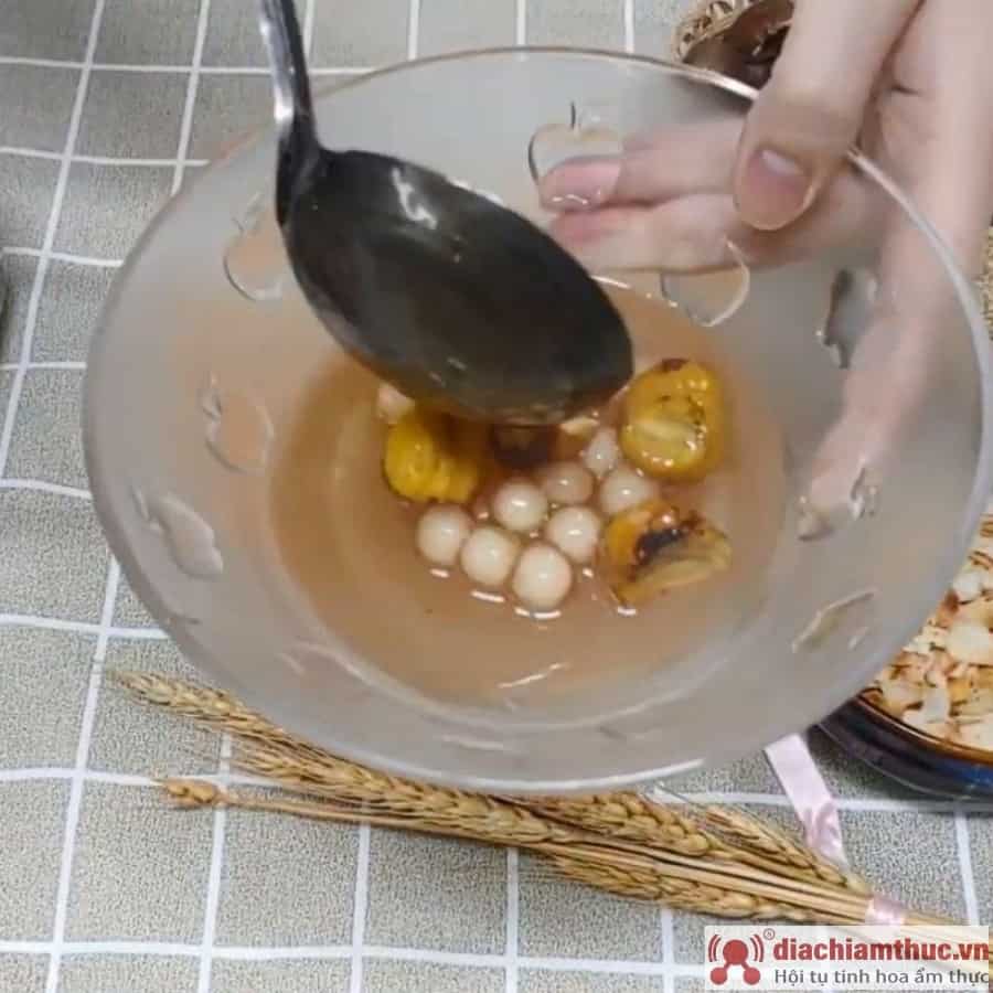 Cách nấu chè hạt dẻ dừa non