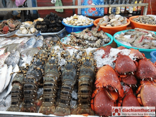 Chợ hải sản Cái Dăm