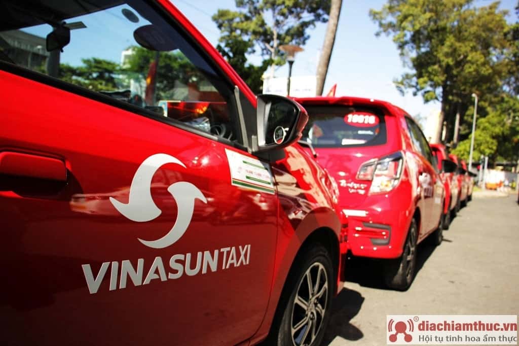 Toyota Wigo 4 chỗ màu đỏ cũng là dòng xe chính thống của thương hiệu Taxi Vinasun