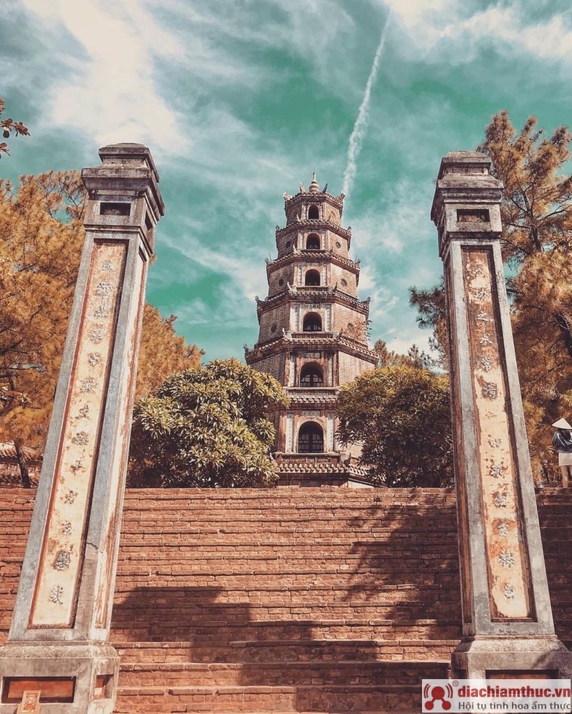 Cổng vào của chùa Thiên Mụ