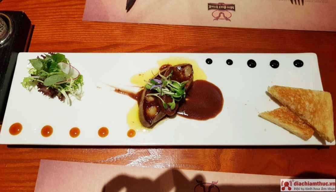 Moo Beef Steak với menu steak và đồ Âu