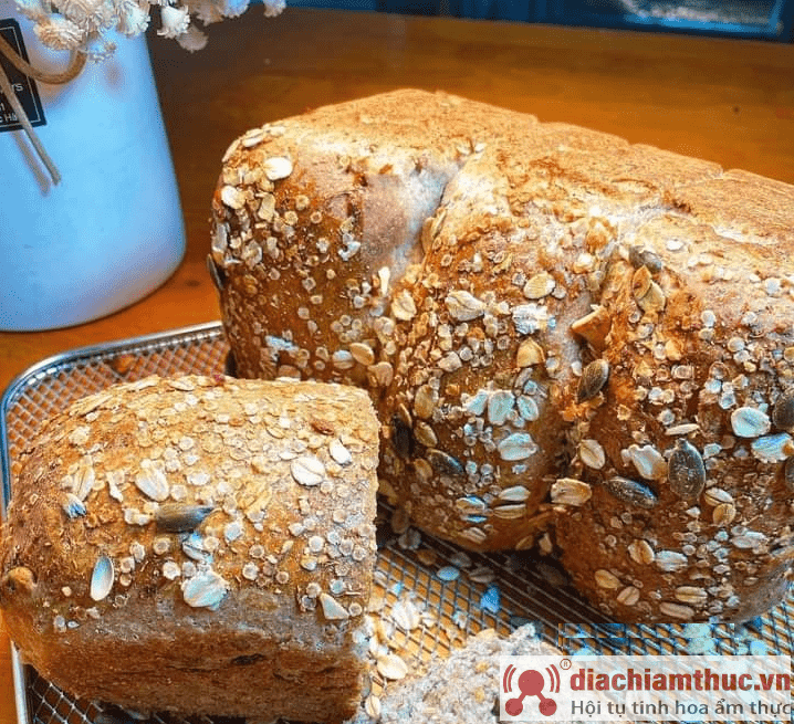 Thành phẩm bánh mì nguyên cám mix hạt