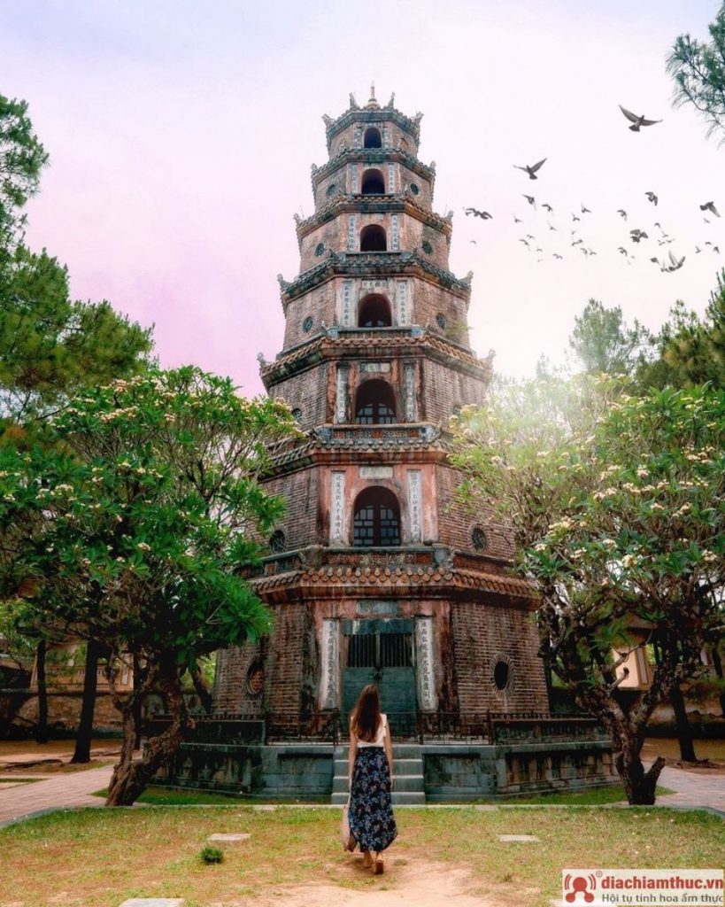 Tòa tháp Phước Duyên là công trình kiến trúc nổi bật nhất của chùa Thiên Mụ