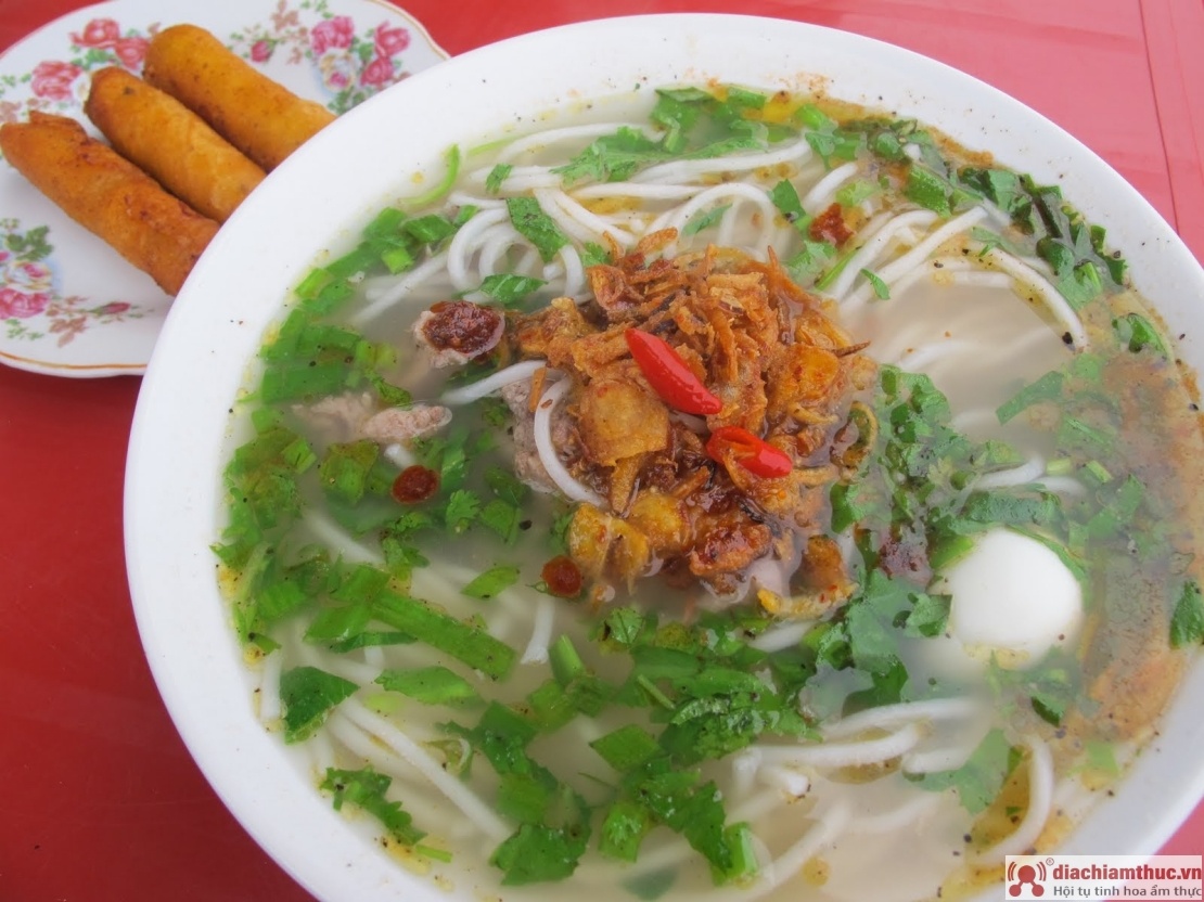 Prezantimi i supës me supë Quang Binh