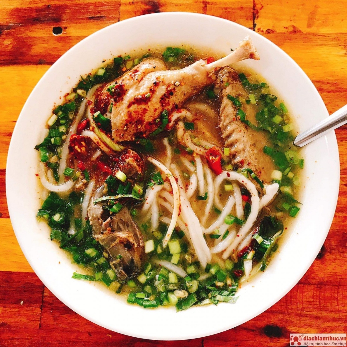 Top restorantet që shesin supën më të shijshme dhe tërheqëse të qullit Quang Binh
