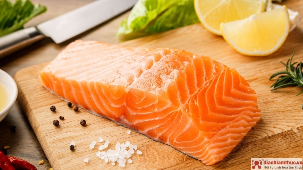 Bổ sung cá hồi vào khẩu phần ăn để tăng cường dinh dưỡng