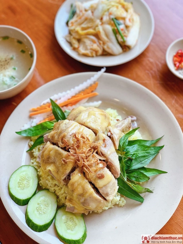 Cơm gà đã trở thành thương hiệu mỗi khi khách du lịch đến với Nha Trang