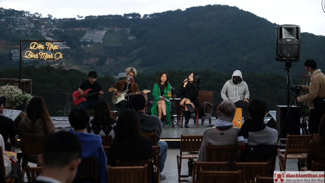 Đêm nhạc Bình Minh Ơi, nơi bạn có thể chill với âm nhạc acoustic
