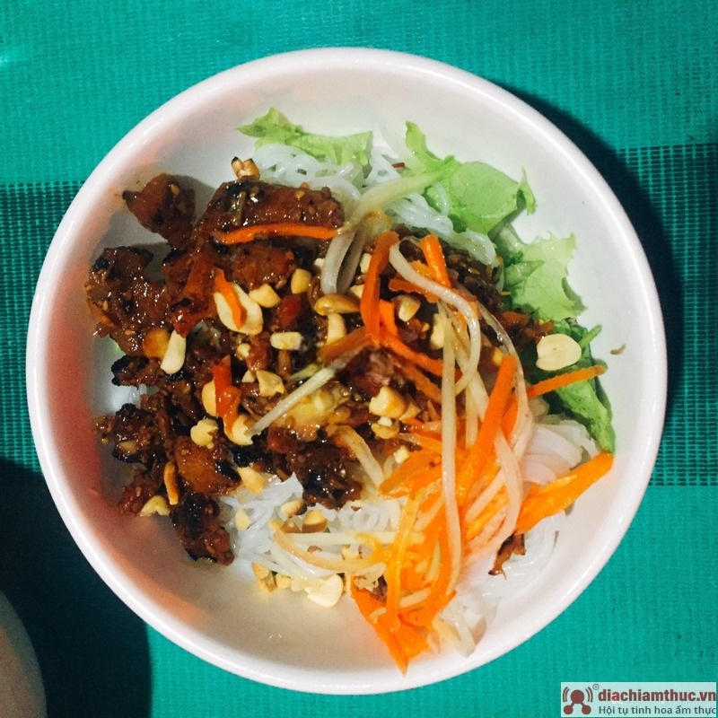 Quán Chị Hồng – Bún thịt nướng & bún mắm nêm Huế