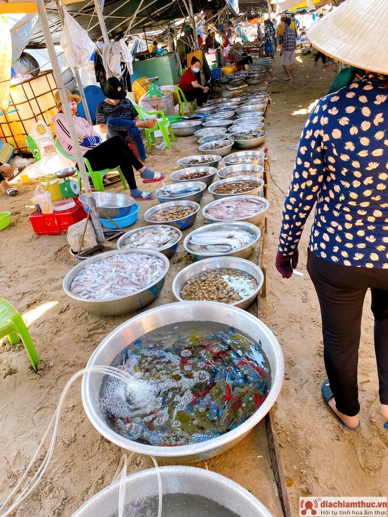 Top các chợ hải sản Hồ Tràm hấp dẫn giá rẻ