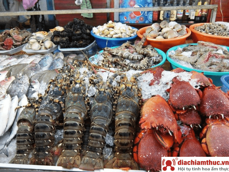 Chợ hải sản Cái Dăm – Bãi Cháy