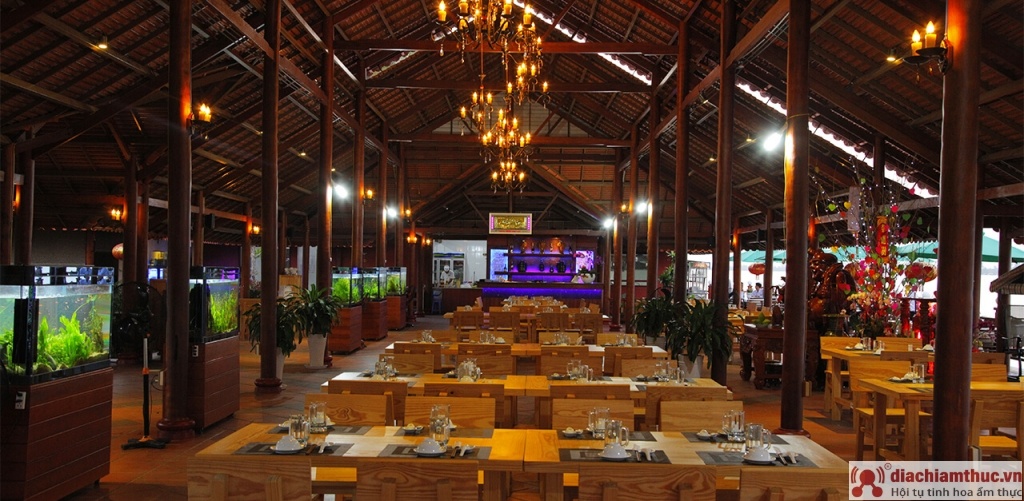 Nhà hàng Mekong River