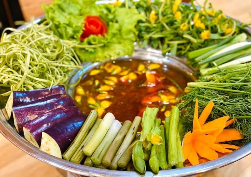 Quán lẩu mắm Cần Thơ nằm trên đường Trần Ngọc Quế