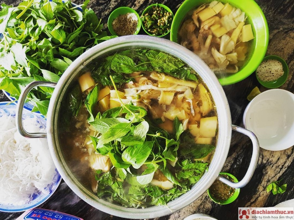 Disa shënime kur gatuani tenxheren e nxehtë të pulës me gjethe Phu Yen