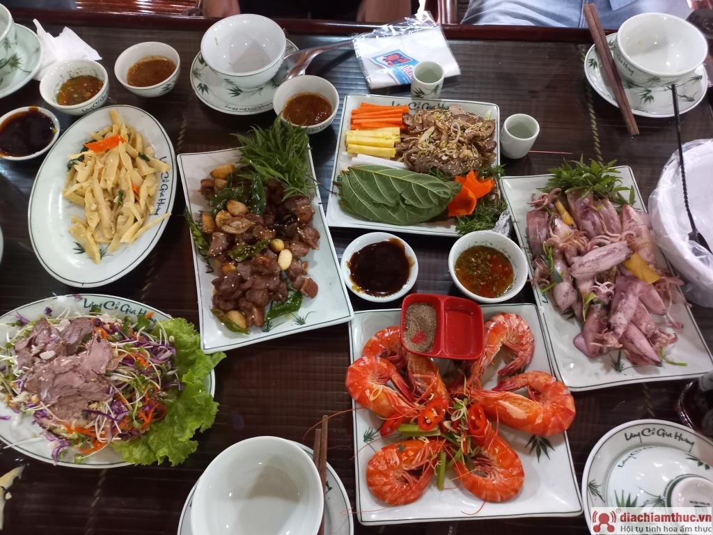 Nhà hàng Nam Định Làng Cổ Gia Hưng