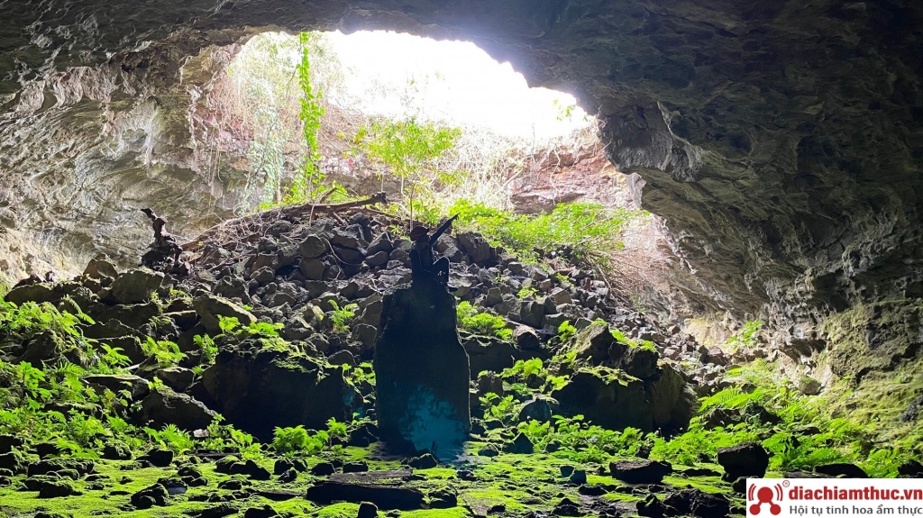 Khám phá hang động Chư Bluk