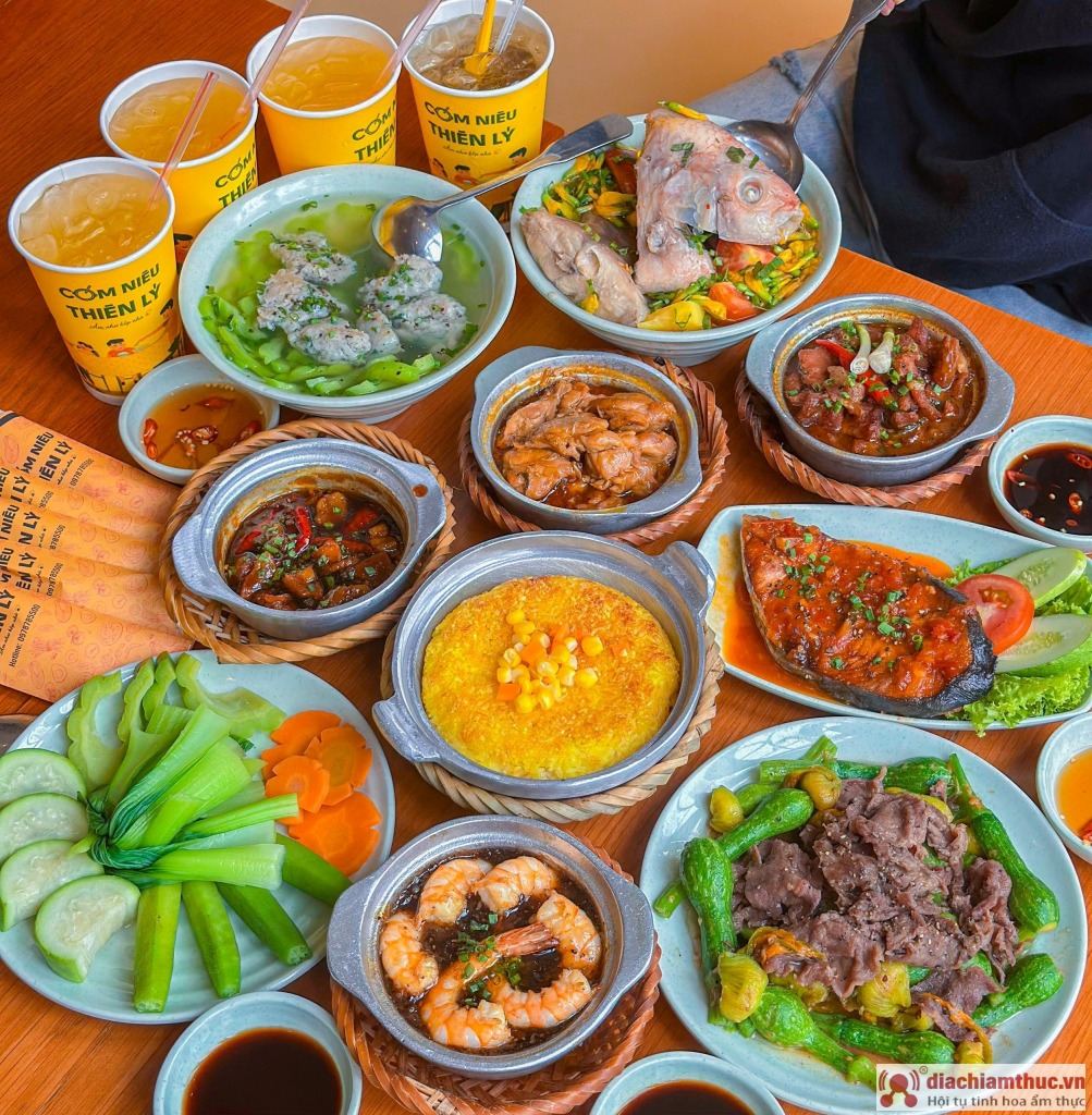 Menu đa dạng các món ngon Cơm niêu Thiên Lý