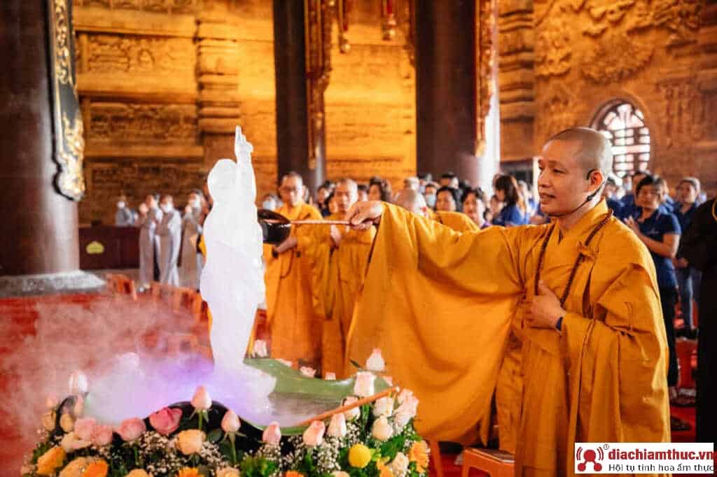Nghi lễ Phật Đản chùa Tam Chúc