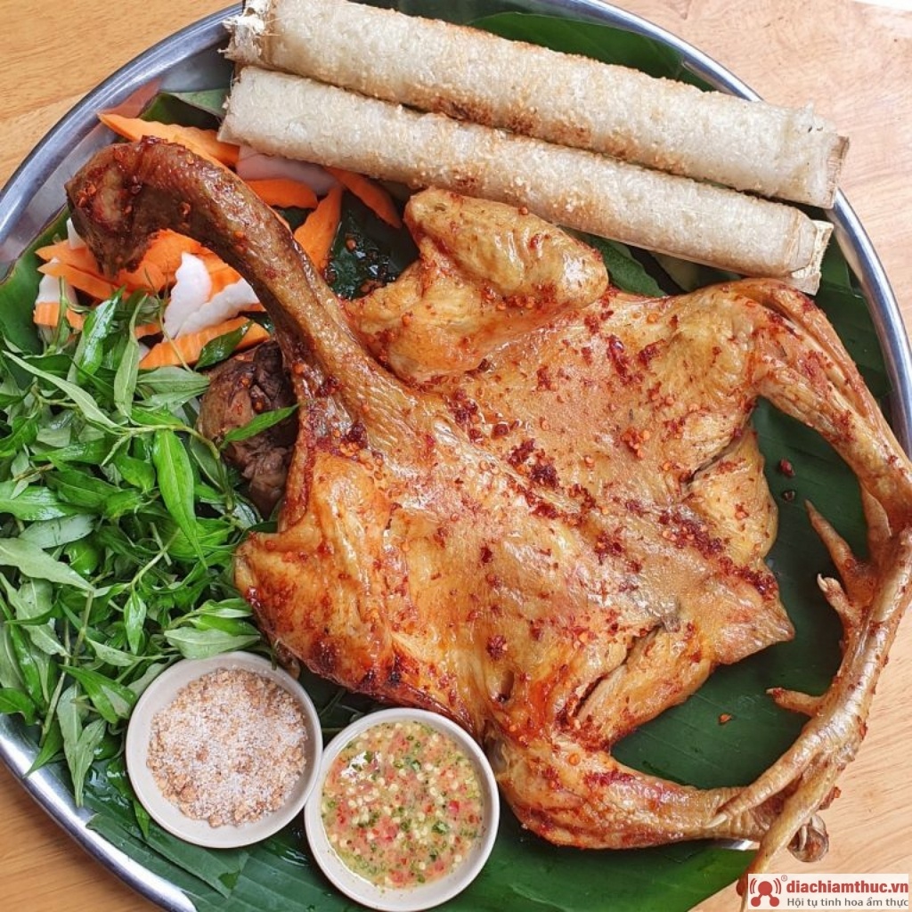 Ẩm thực 82 - Gà nướng cơm lam Măng Đen