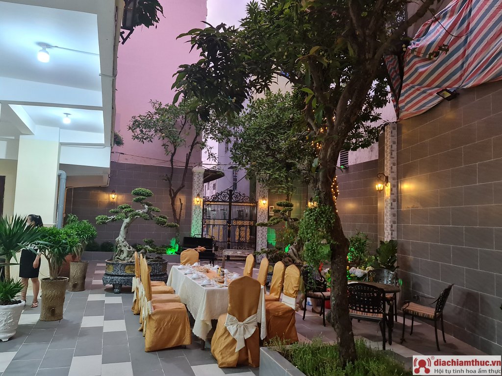 Nhà hàng Sân Vườn Hương Huyền