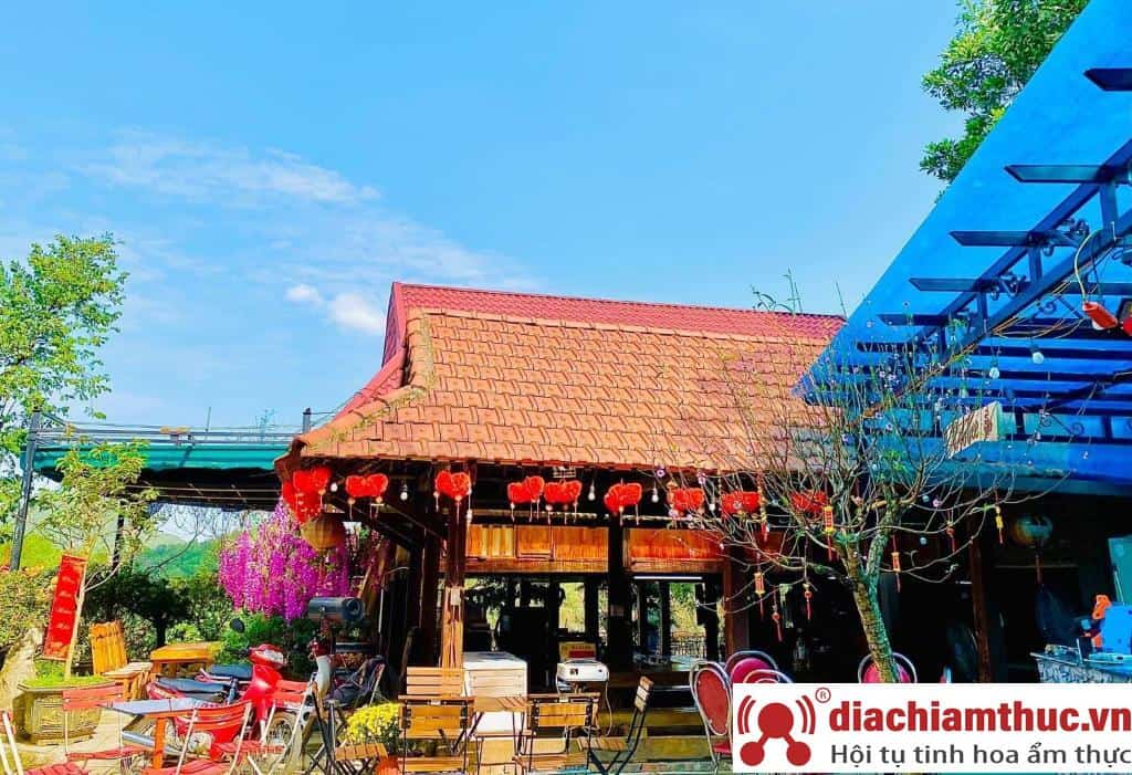 Nhà sàn Hill - Nhà hàng huyện Thanh Sơn Phú Thọ ngon